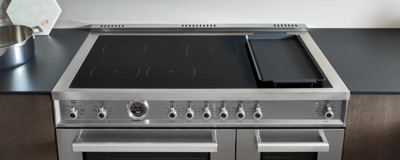 48" Bertazzoni Induction Range with 6 Heating Zones and Cast Iron Griddle - PRO486IGFEPCAT