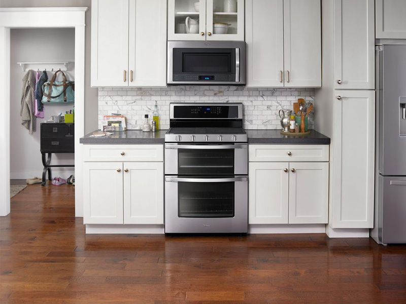 30" Whirlpool 6.0 Cu. Ft. Gas Double Oven Range With Center Oval Burner - WGG745S0FS