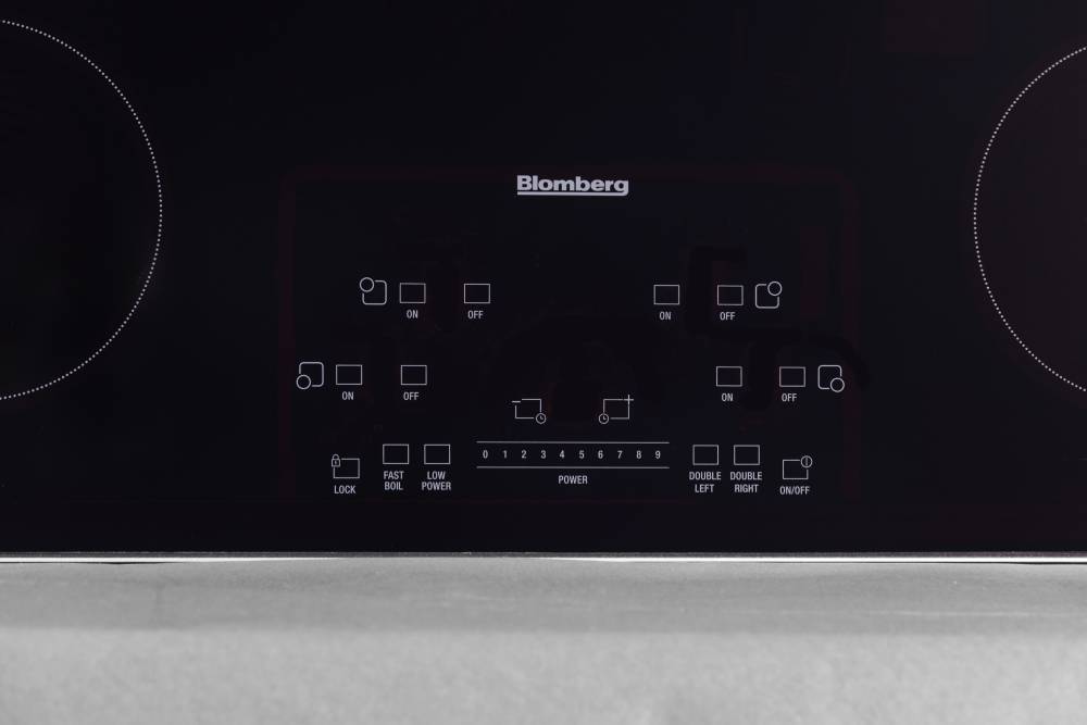 30" Blomberg Touch Control Electric Cooktop - CTE30410