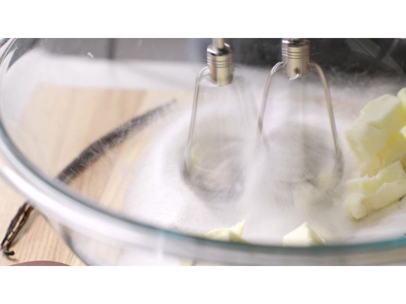 KitchenAid 6 Speed Hand Mixer with Flex Edge Beaters in Empire Red - KHM6118ER