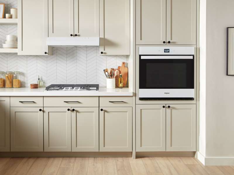 27" Whirlpool 4.3 Cu. Ft. Single Wall Oven with Air Fry in White - WOES5027LW