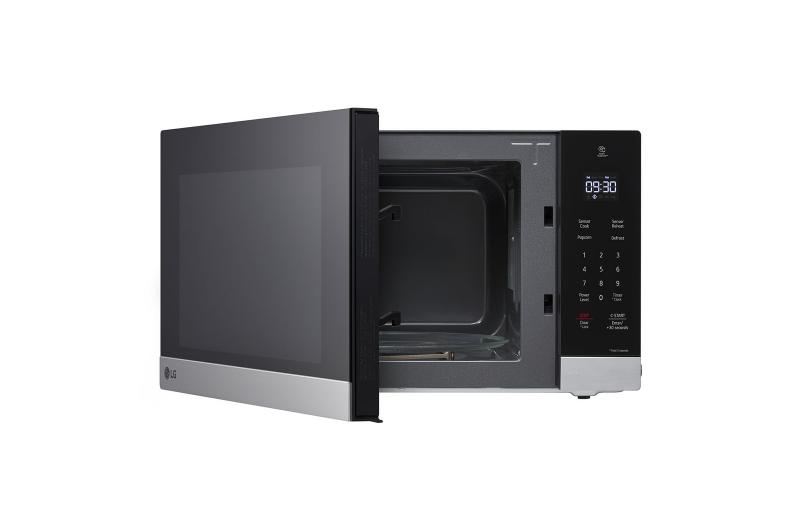 LG 0.9 Cu. ft. NeoChef Countertop Microwave with Smart Inverter - MSER0990S